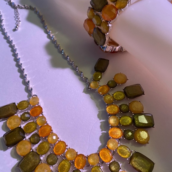 Gorgeous bracelet + necklace set - Picture 4 of 5